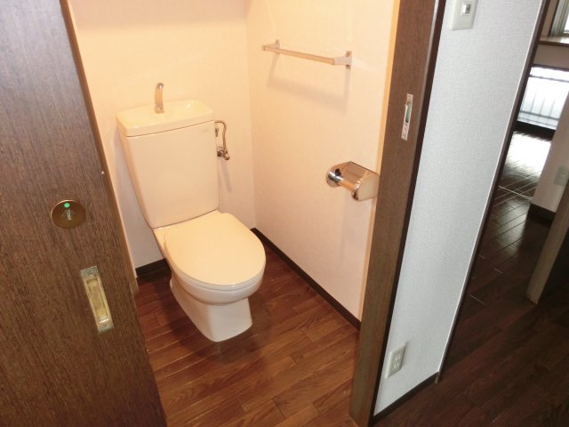 トイレ　※画像は同一間取りの別の部屋(406号室)のものになります。