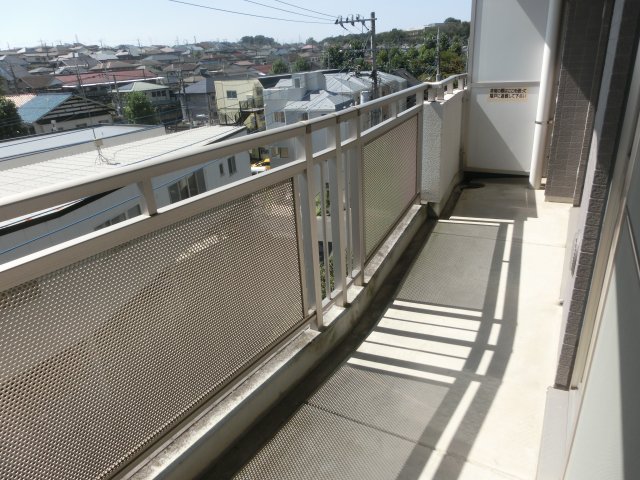 バルコニー　※画像は同一間取りの別の部屋(406号室)のものになります。