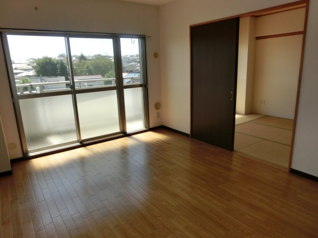 居室・リビング　※画像は同一間取りの別の部屋(406号室)のものになります。