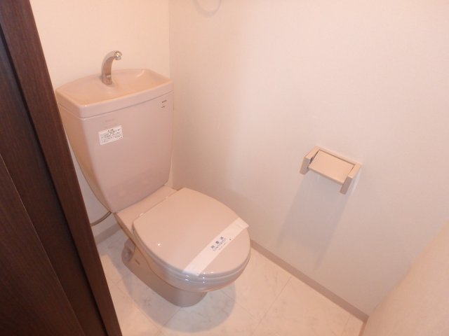 トイレ　他のお部屋の参考写真となります。