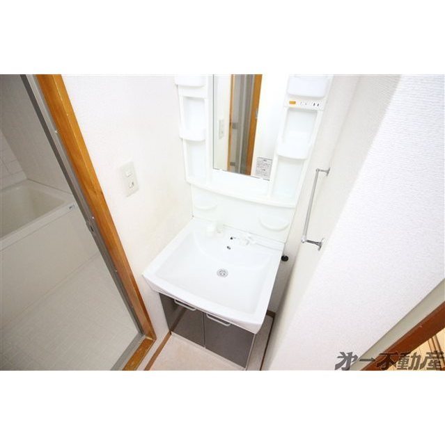 洗面設備　シャワー付洗面化粧台