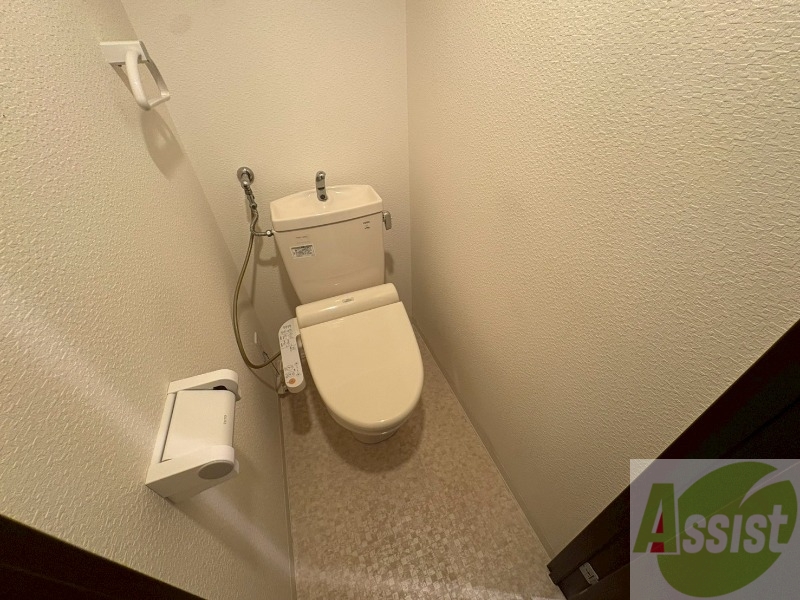 トイレ　ウォシュレット機能がついたトイレです。安心して使用できます。