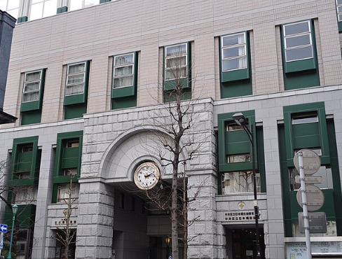 小学校　中央区立日本橋小学校（小学校）まで502m