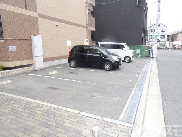 駐車場　敷地内駐車場