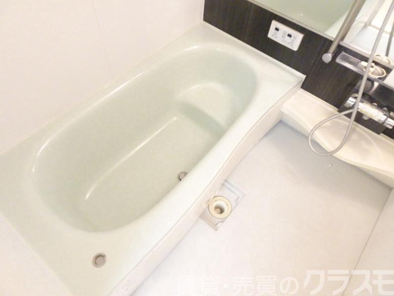 バス・シャワールーム　浴室乾燥機＆追焚機能付き広々バスルーム♪