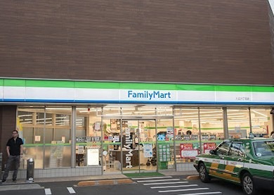 コンビニ　ファミリーマート 八広六丁目店（コンビニ）まで393m