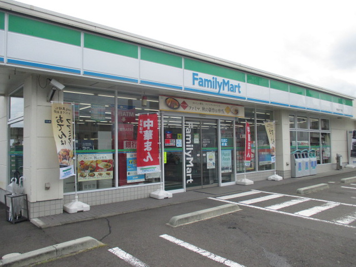 コンビニ　ファミリーマート東仙台3丁目店（コンビニ）まで579m