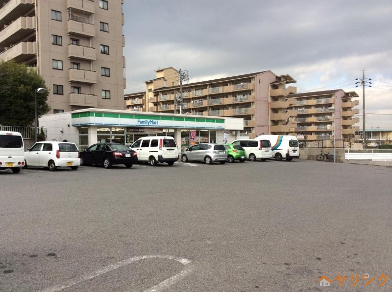 コンビニ　ファミリーマート東長久手店（コンビニ）まで596m