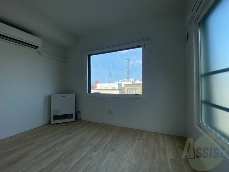 居室・リビング　広々としたリビングですね。使い勝手がよさそうですね！