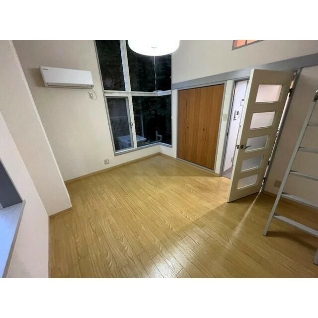 玄関　※参照写真