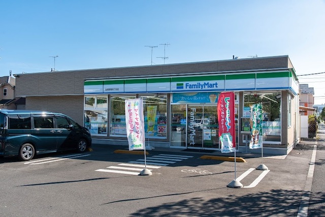 コンビニ　ファミリーマート瑞穂長岡四丁目店（コンビニ）まで776m