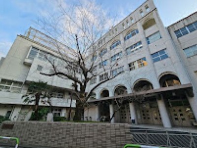 小学校　文京区立湯島小学校（小学校）まで90m