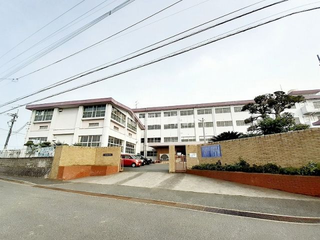 中学校　北九州市立　南曽根中学校（中学校）まで890m