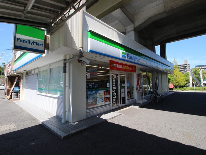 コンビニ　ファミリーマート日進栄二丁目店（コンビニ）まで450m