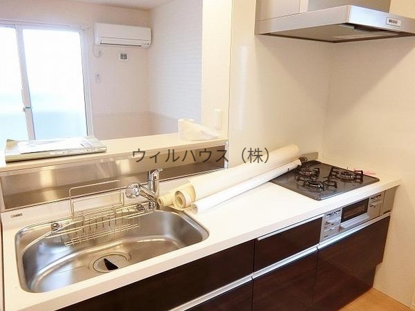 キッチン　３口コンロ付きシステムキッチン！
