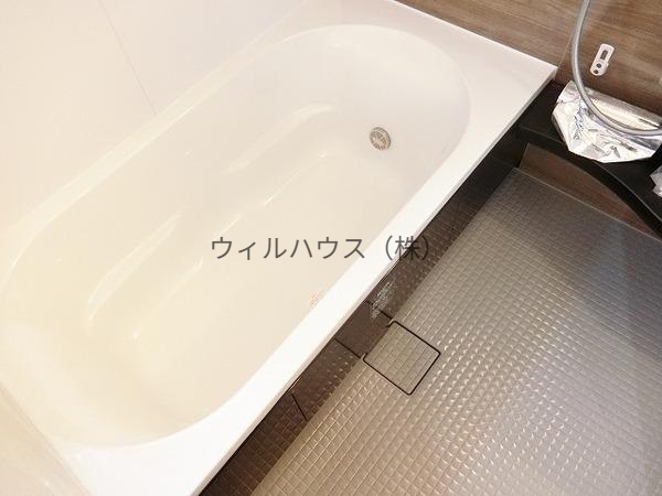 バス・シャワールーム　浴室乾燥機、追焚機能付の広々バスルーム！