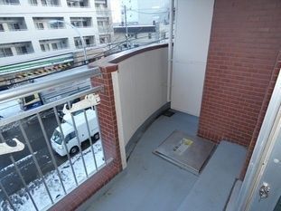 バルコニー　※写真は別号室です。