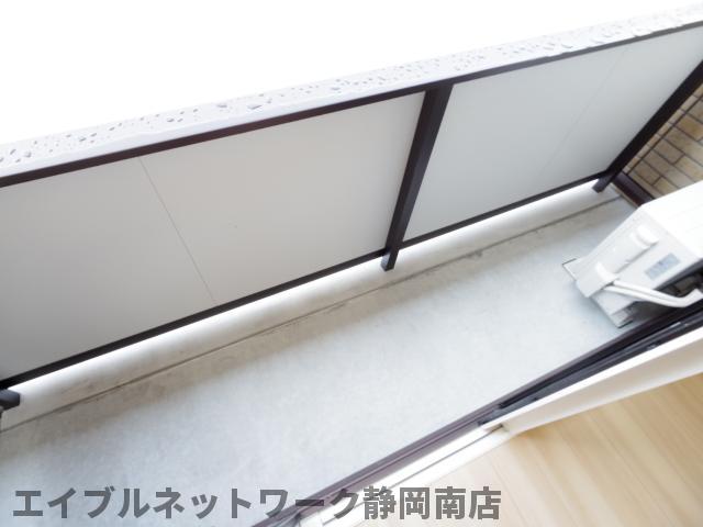 バルコニー　陽当たり良好なバルコニーです