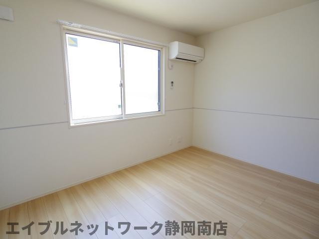 その他　こちらの居間で趣味の時間をお楽しみください