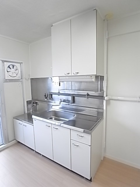 キッチン　コンパクトなキッチンで掃除もラクラク