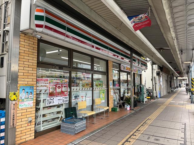 コンビニ　セブンイレブン横須賀追浜町店（コンビニ）まで486m
