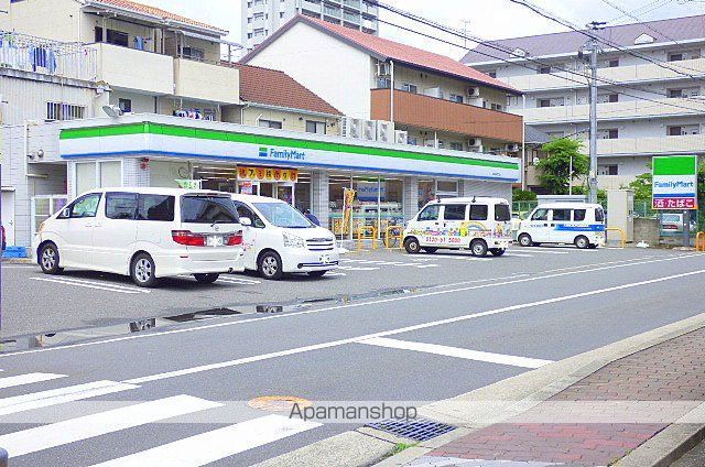 コンビニ　ファミリーマート（コンビニ）まで384m