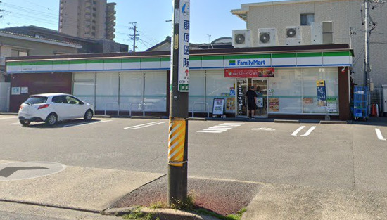 コンビニ　ファミリーマート 金城町二丁目店（コンビニ）まで430m