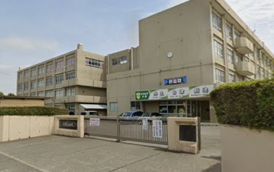 中学校　厚木市立林中学校（中学校）まで300m