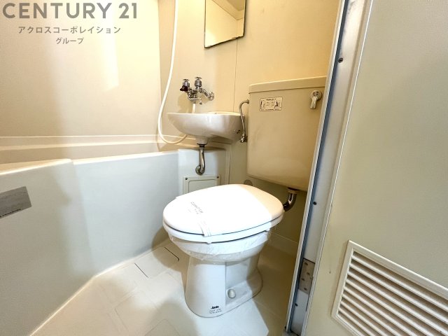 トイレ　浴室内にトイレがあります♪
