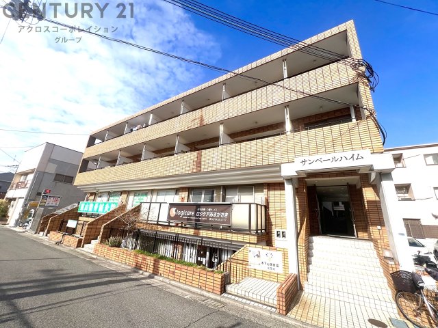 建物外観　居住者専用のごみ置き場があります☆