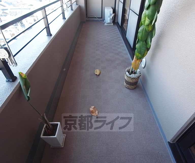 バルコニー　広いバルコニーは洗濯物干しやすいです。