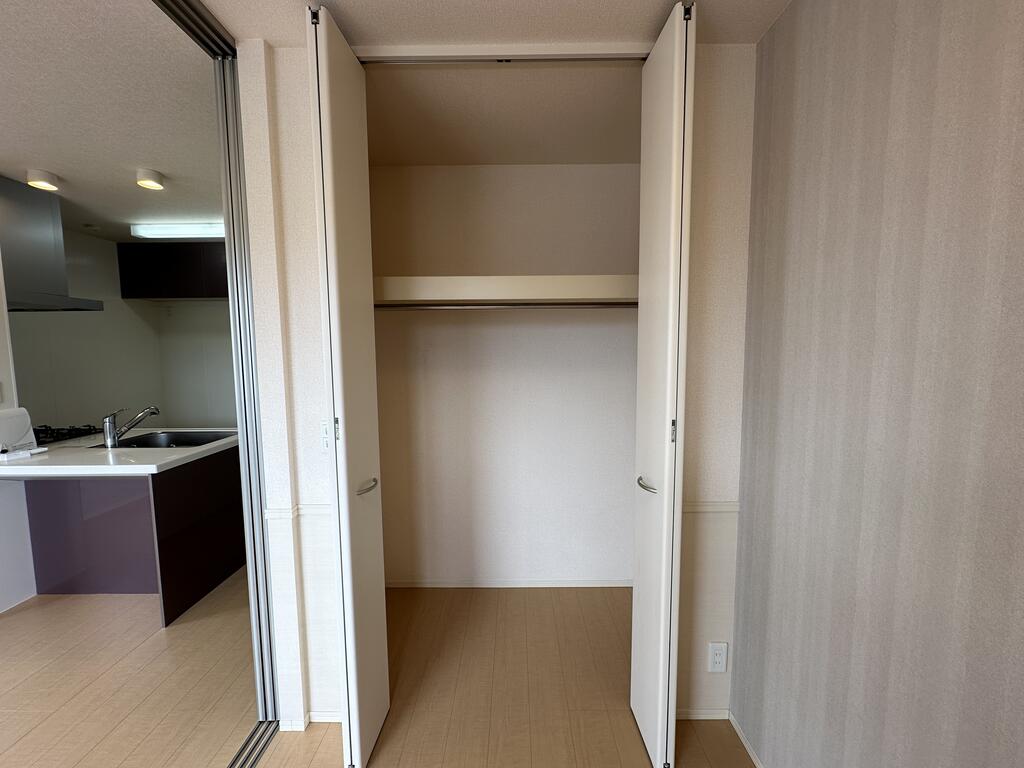 収納　写真は105号室のものです