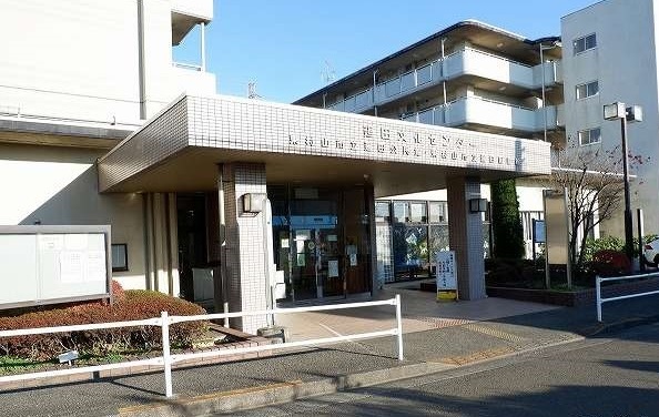 図書館　東村山市立廻田図書館（図書館）まで850m