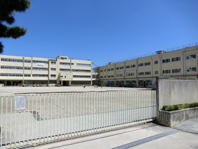 小学校　茨木市立茨木小学校（小学校）まで443m