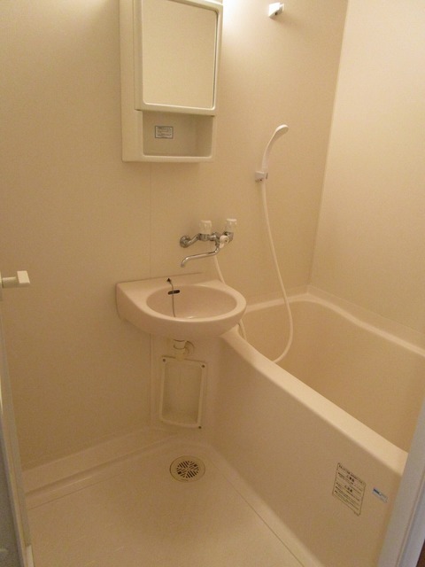 バス・シャワールーム　★浴室とトイレは別です★