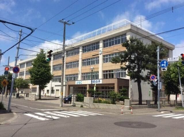 小学校　札幌市立元町小学校（小学校）まで637m