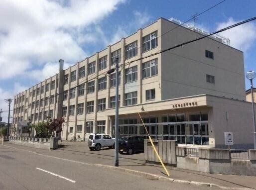 中学校　札幌市立元町中学校（中学校）まで820m