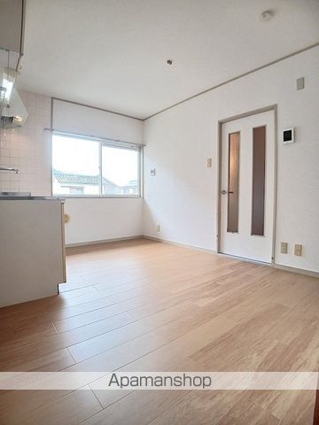 プラドール布施屋IIの居間写真