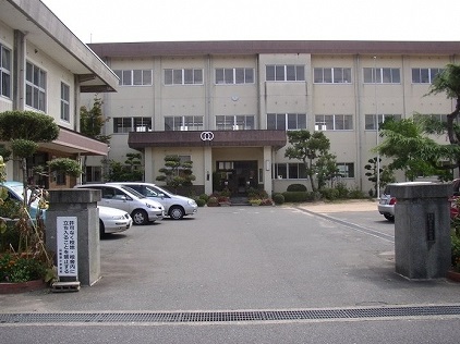 小学校　豊岡市立田鶴野小学校（小学校）まで643m