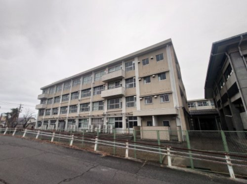 中学校　厚見中学校（中学校）まで828m