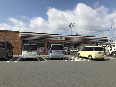 コンビニ　セブンイレブン山口小郡若草町店（コンビニ）まで936m