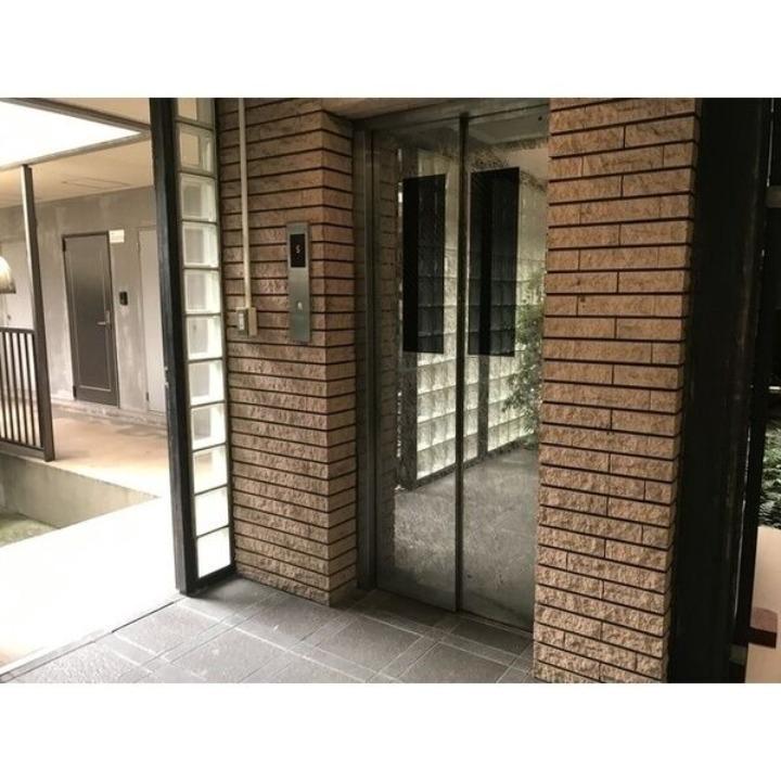エントランス　エレベーター付き！