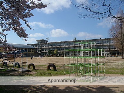 小学校　湖山小学校（小学校）まで2107m