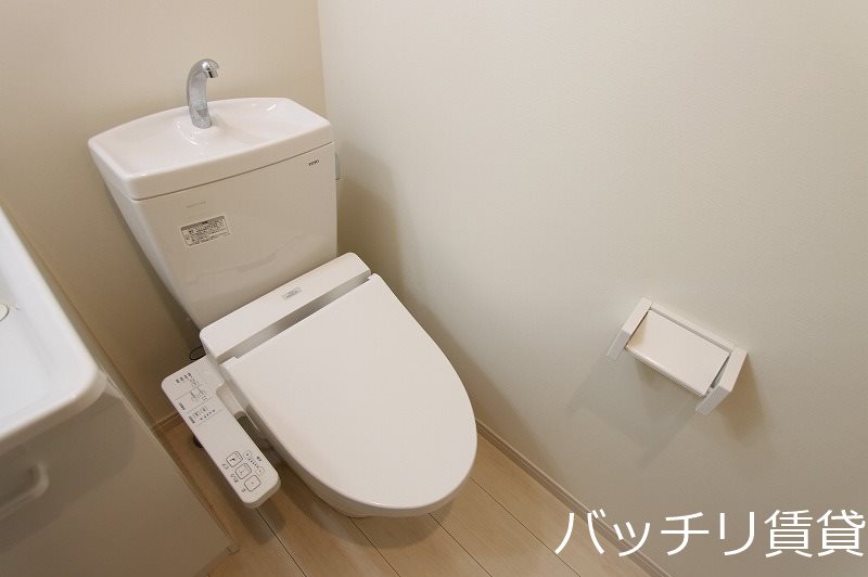 トイレ　画像は同型イメージの為、現況を優先いたします。