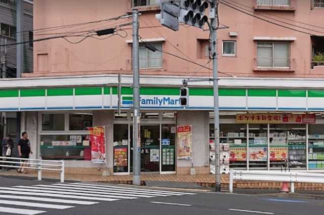 コンビニ　ファミリーマート　新宿弁天町店（コンビニ）まで79m
