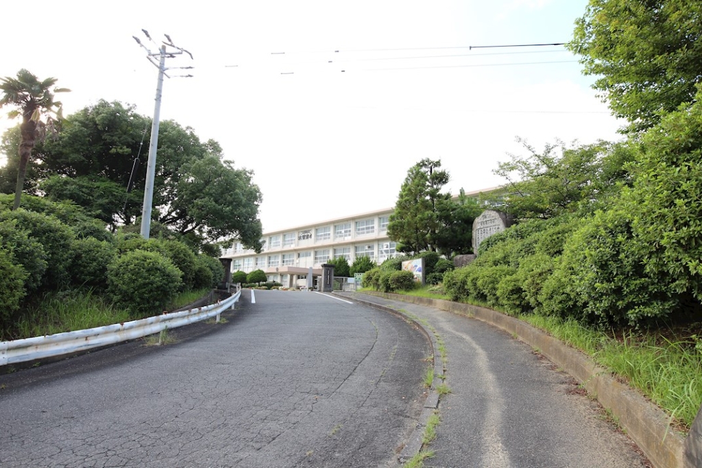 小学校　古賀市立古賀東小学校（小学校）まで2044m