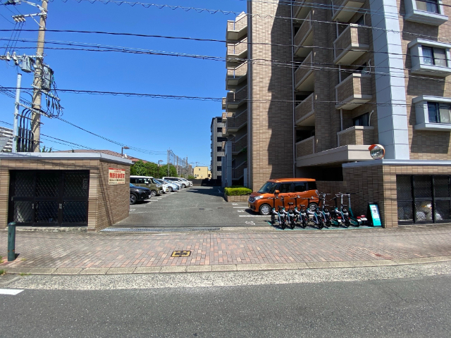 駐車場　駐車場・ゴミ置き場