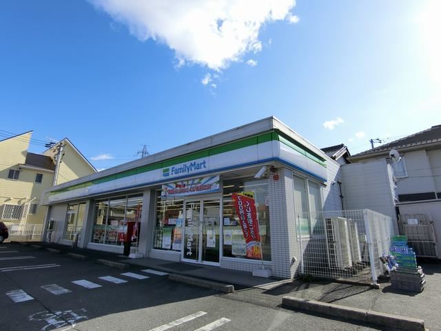 コンビニ　ファミリーマート（コンビニ）まで460m
