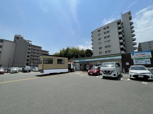 コンビニ　ファミリーマート 茨木美穂ケ丘南店（コンビニ）まで1564m