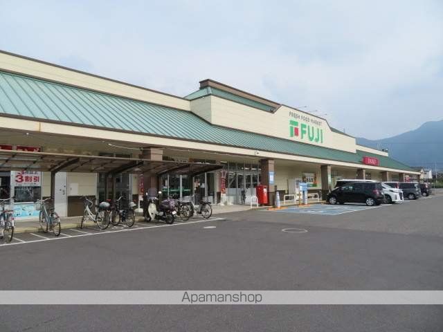 スーパー　フジフジ本郷店（スーパー）まで690m